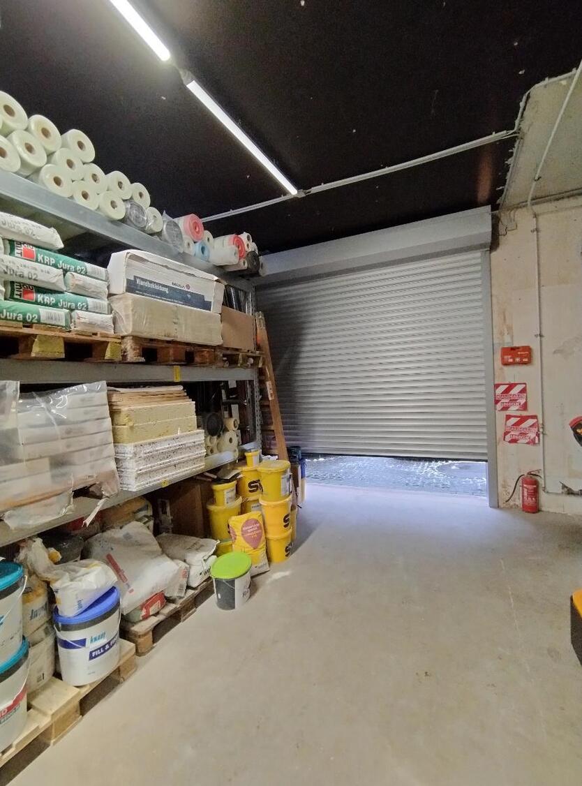 Ideal für Ihren Handwerksbetrieb Hallenfläche mit Büro und 3 Stellplätzen, verkehrsgünstige Lage zimmer