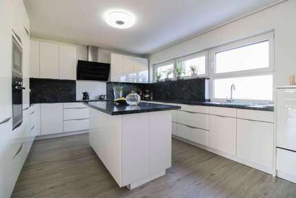 Haus zum Kaufen in Köln 720.000 € 186.08 m²