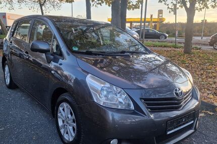 Toyota Verso 137.000 km 7.777 &euro; Köln 51107