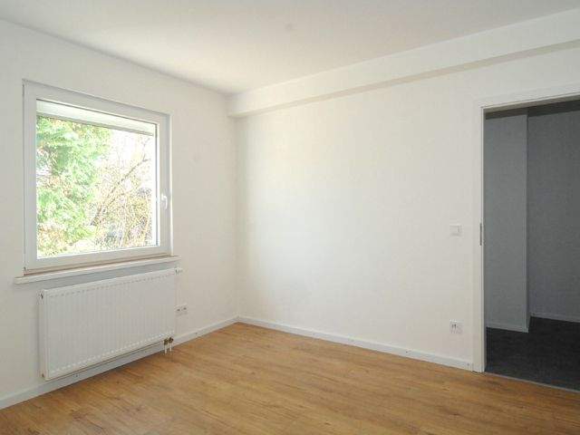 Düsseldorf-Unterrath: 3-Zimmer ETW mit Küche, Bad u. Flur ... plus 27 m² Nutzfläche im UG inkl. Gartennutzung ... Erstbezug nach Totalsanierung 3 zimmer