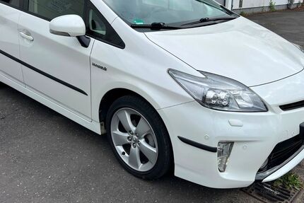 Toyota Prius 93.000 km 12.990 &euro; Düsseldorf 40589