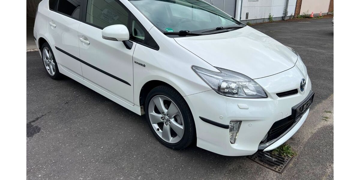 Toyota Prius 93.000 km 12.990 &euro; Düsseldorf 40589