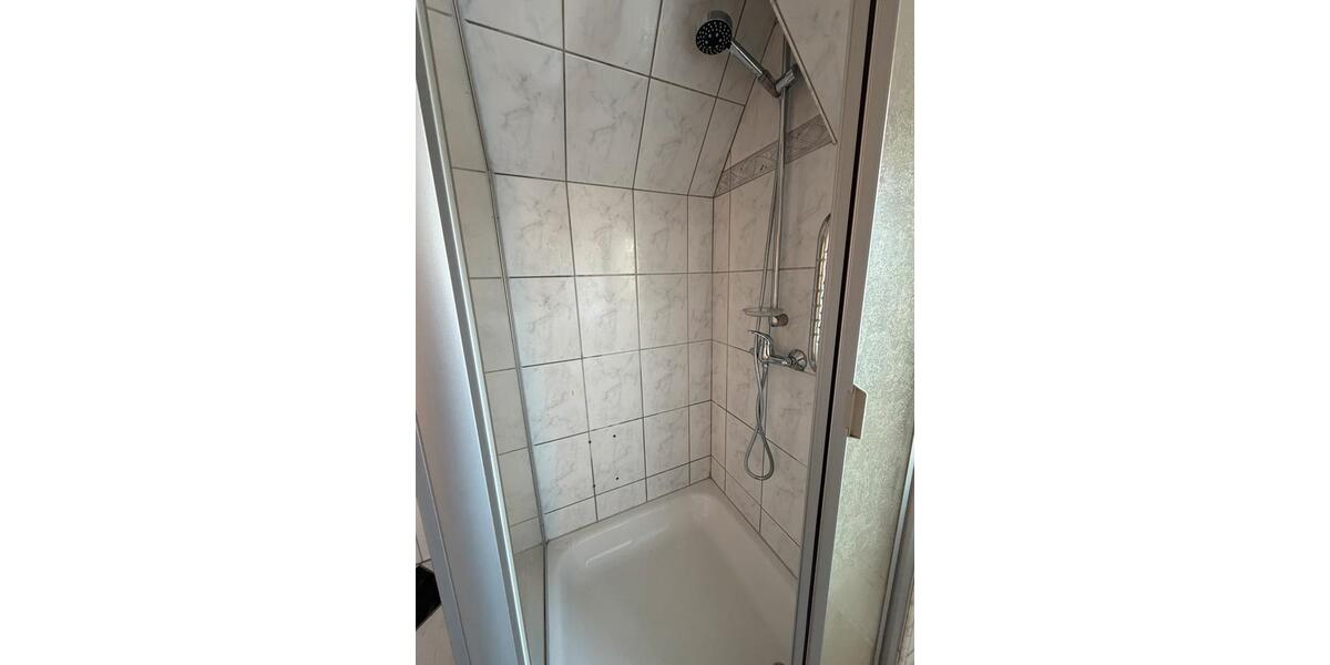 Dachgeschoßwohnung Remscheid Lüttringhausen - 2 Zimmer, 63 m&sup2;, 500&euro; | Angebot:25635993