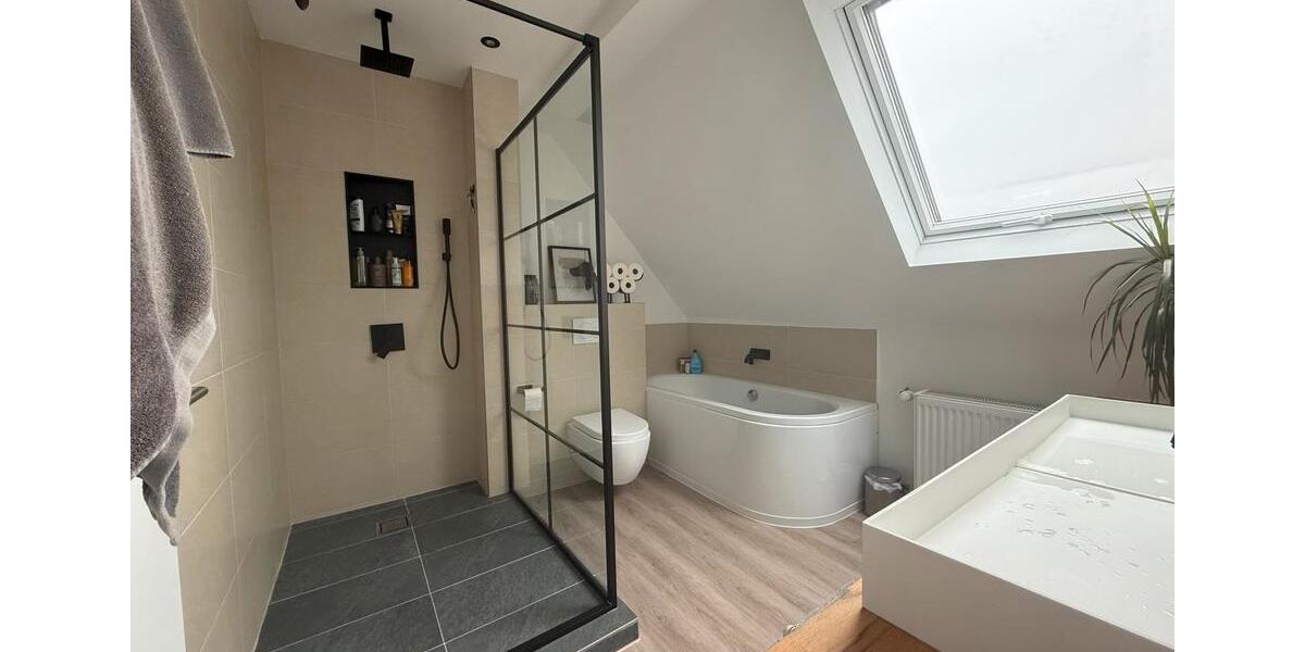 Doppelhaushälfte Leverkusen - 5 Zimmer, 135 m&sup2;, 2.600&euro; | Angebot:24712161