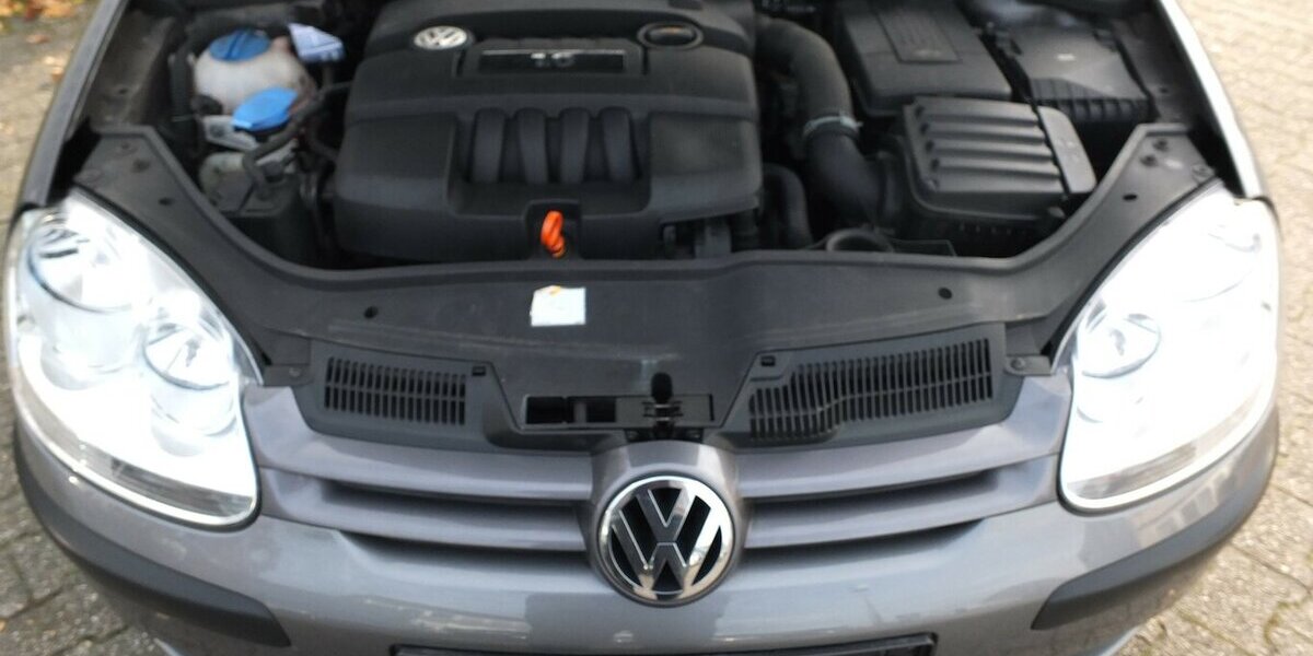 VW Golf BLACK WEEK 25:TRENDLINE KLIMAAUTOMATIK 5-TÜRI 132.115 km 4.498 € Köln 50858