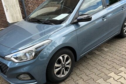 Hyundai i20 75.766 km 8.300 &euro; Köln 51069