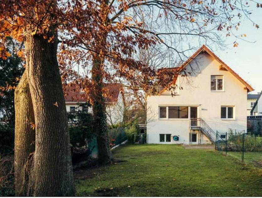 Geräumiges Zweifamilienhaus mit geh. Innenausstattung und schönem Garten in Bergisch Gladbach