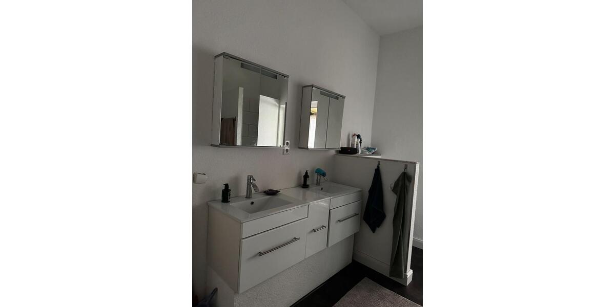 Etagenwohnung Düsseldorf Oberbilk - 1 Zimmer, 84 m&sup2;, 900&euro; | Angebot:24495233