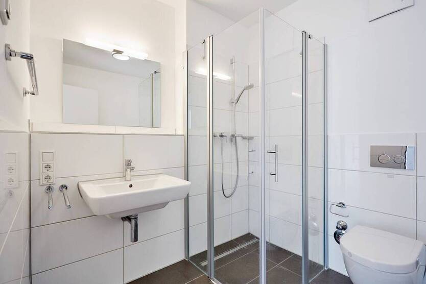 Exklusive 4-Zimmer-Wohnung mit Balkon & Aufzug in Düsseldorf-Oberkassel - sofort bezugsfrei!