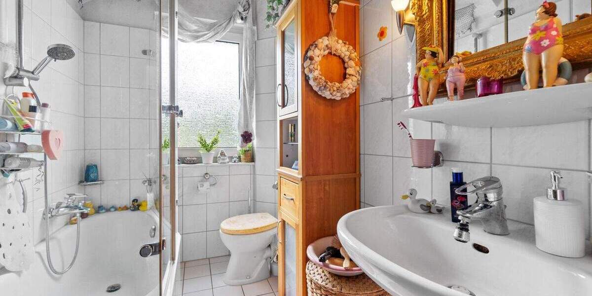 Mehrfamilienhaus, Wohnhaus Düsseldorf Oberbilk - 5 Zimmer, 123 m&sup2;, 590.000&euro; | Angebot:24748904