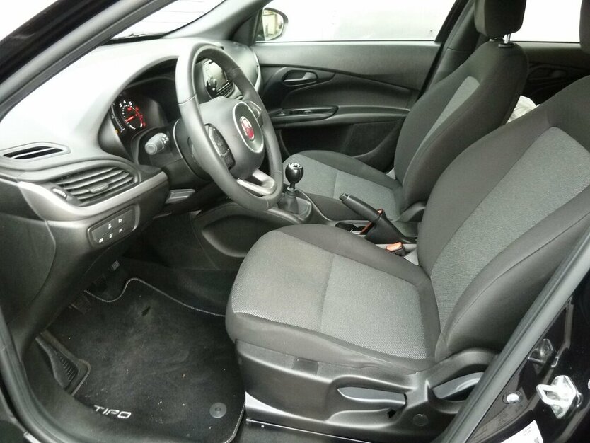 Fiat Tipo Street 1.4 Klima Tempomat Alu+ Winterräder 51.000 km 9.900 € Ratingen 40885