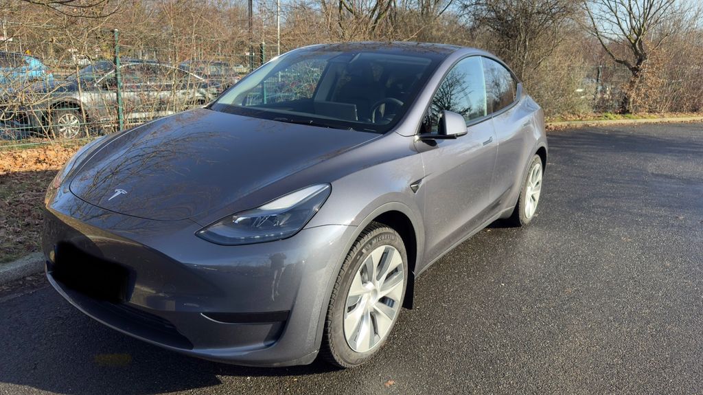 Tesla Model Y 56.000 km 27.990 &euro; Düsseldorf 40223
