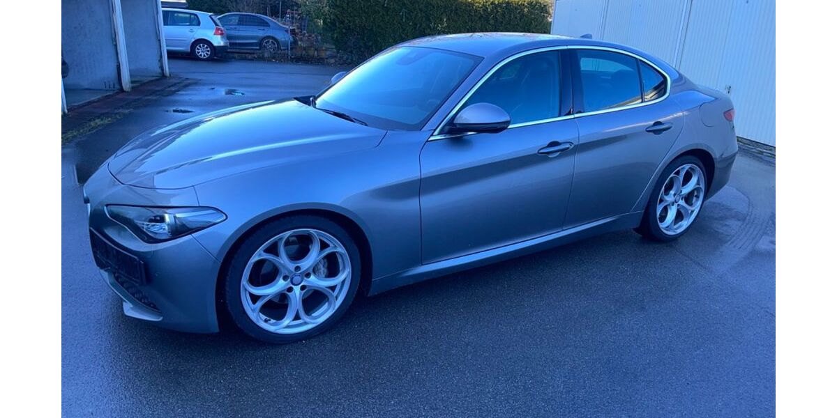 Alfa Romeo Giulia 121.800 km 17.999 &euro; Remscheid 42855