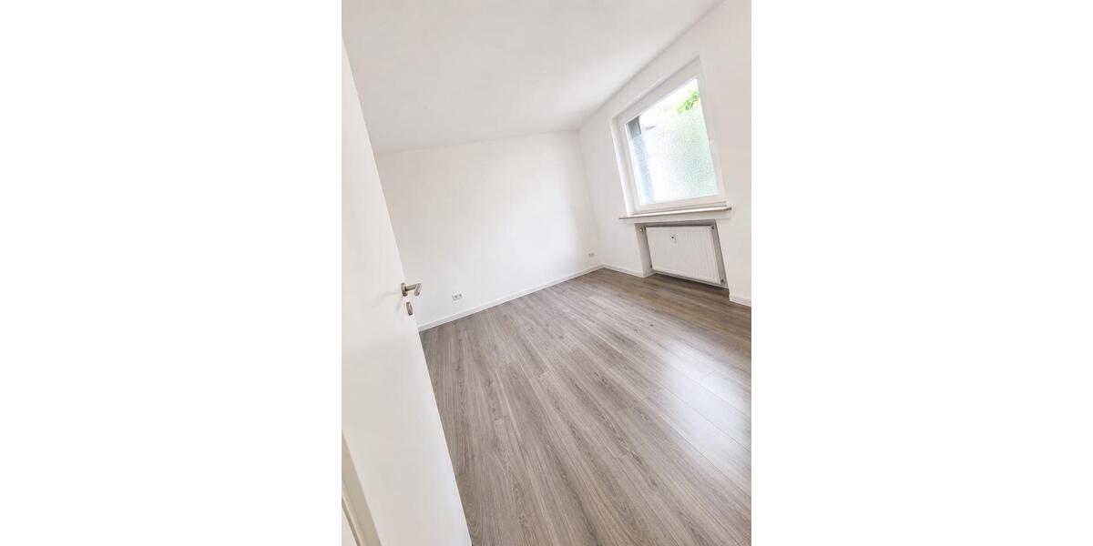 Erdgeschoßwohnung Leverkusen - 3 Zimmer, 80 m&sup2;, 1.250&euro; | Angebot:27622325