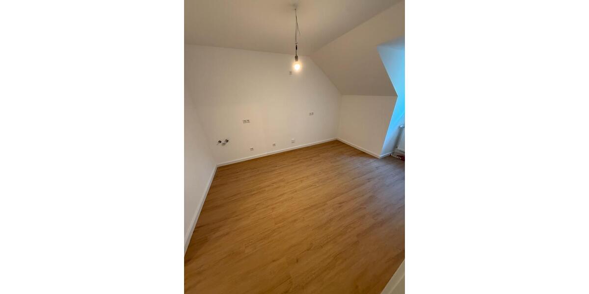 Dachgeschoßwohnung Düsseldorf Oberbilk - 2.5 Zimmer, 49 m&sup2;, 1.000&euro; | Angebot:27594691