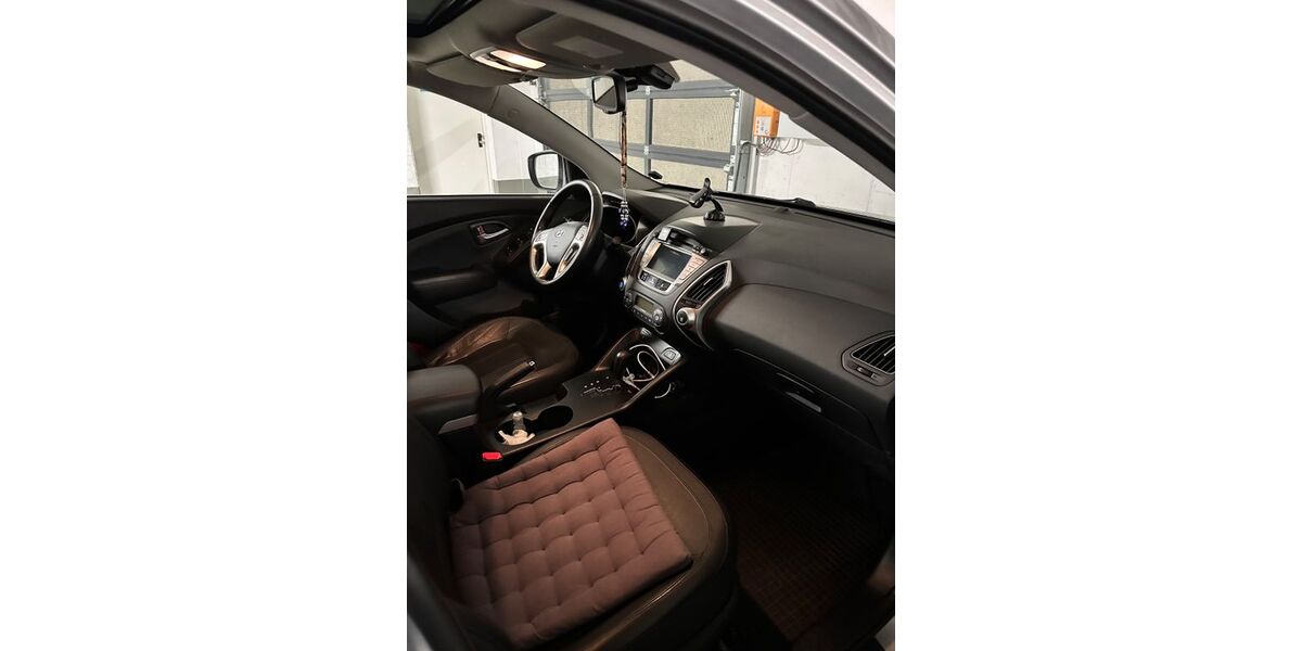 Hyundai ix35 111.000 km 12.900 € Düsseldorf 40237