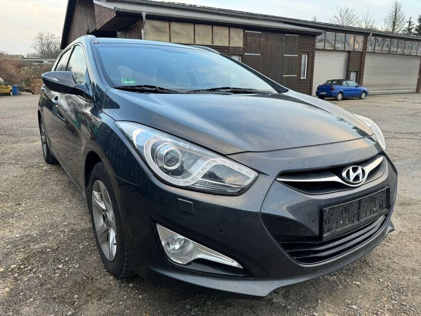 Hyundai i40 211.000 km 3.750 € Wuppertal 42389
