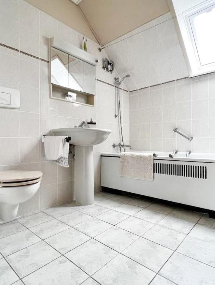 Freundliches 5,5-Zimmer-Haus mit Terrasse, Kamin, Pool und Sauna