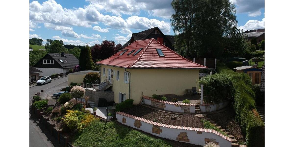 Einfamilienhaus Wipperfürth - 11 Zimmer, 300 m&sup2;, 485.000&euro; | Angebot:24804344
