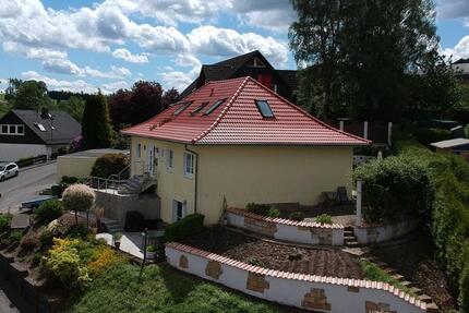 Haus Wipperfürth - 11 Zimmer, 300 m&sup2;, 485.000&euro; | Angebot:24804344