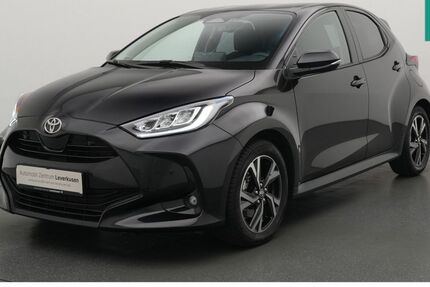 Toyota Yaris 10.200 km 22.680 &euro; Leverkusen 51379