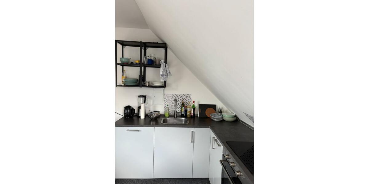 Dachgeschoßwohnung Köln Ehrenfeld - 3 Zimmer, 15 m&sup2;, 800&euro; | Angebot:26524883