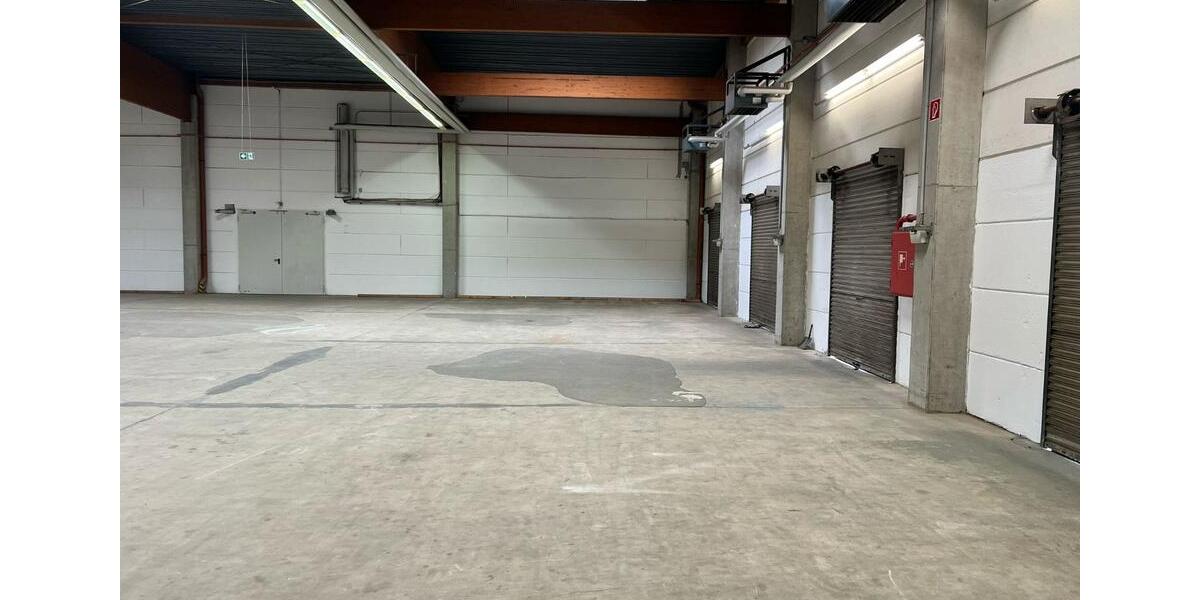 Lagerhalle in Remscheid – 771 m² mit Parkplätzen ab 01.01.2026 zimmer