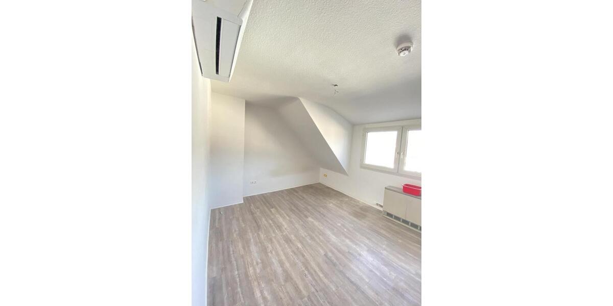 Dachgeschoßwohnung Solingen Mitte - 1 Zimmer, 37 m&sup2;, 489&euro; | Angebot:25908577