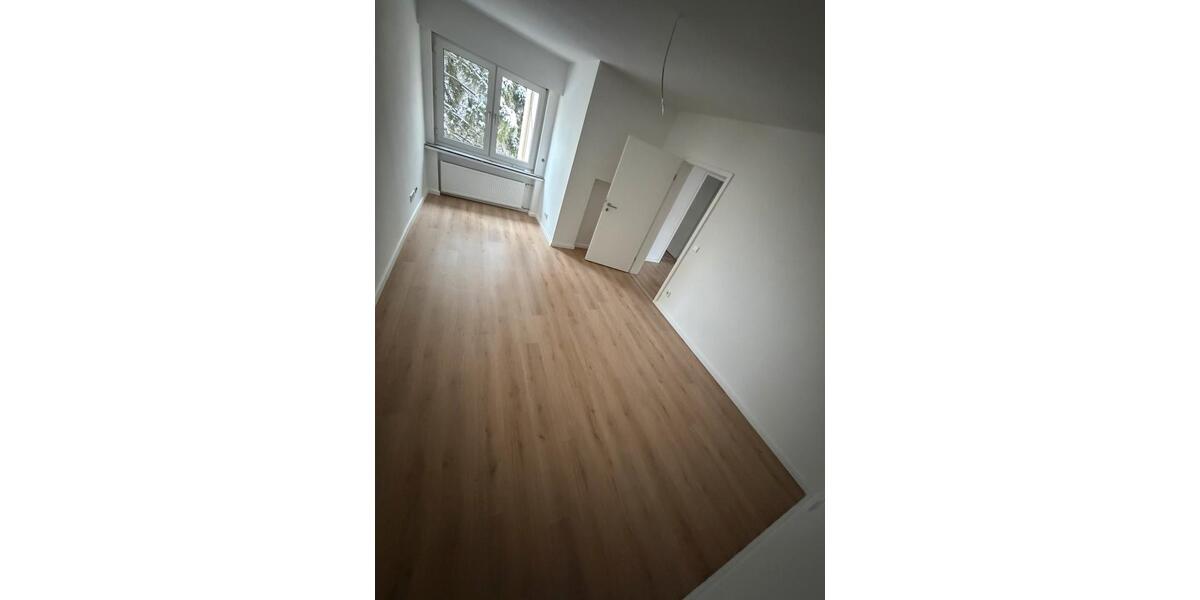 Etagenwohnung Solingen - 4 Zimmer, 100 m&sup2;, 1.000&euro; | Angebot:24754605
