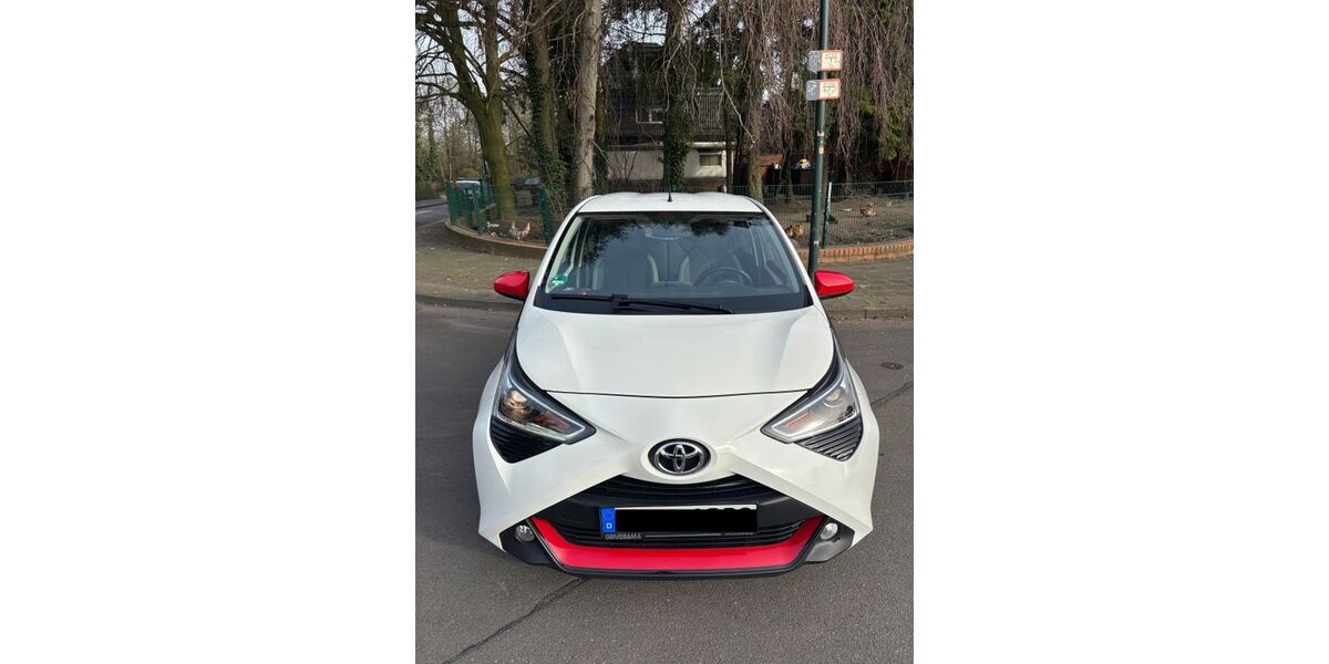 Toyota Aygo (X) 73.000 km 10.900 &euro; Düsseldorf 40474