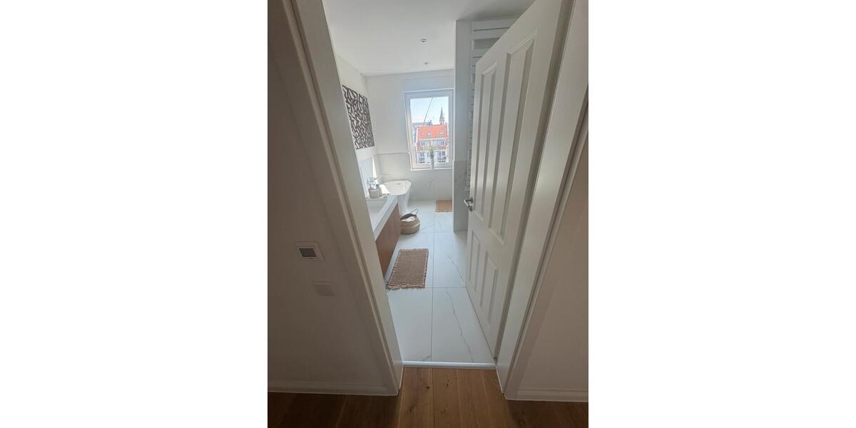 Dachgeschoßwohnung Düsseldorf Stadtbezirk 3 - 5 Zimmer, 140 m&sup2;, 3.500&euro; | Angebot:25941058