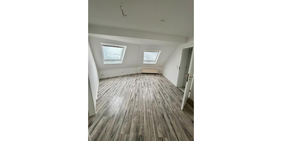 Dachgeschoßwohnung Wuppertal Eckbusch - 5 Zimmer, 90 m&sup2;, 900&euro; | Angebot:24434547