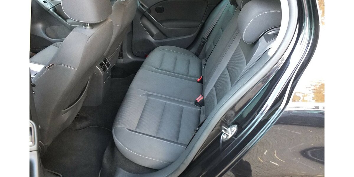 VW Golf 1.6TDi BLACK WEEK 25:TEAM EINPARKHILFE SHZ TE 159.855 km 6.904 € Köln 50858