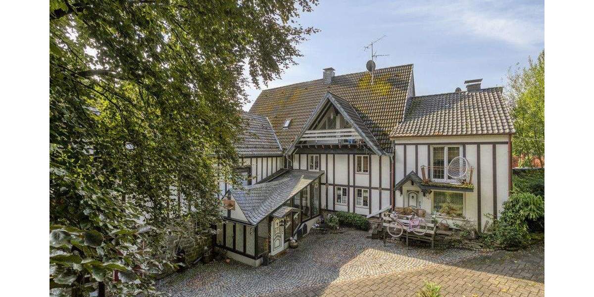 Außergewöhliches Anwesen mit mehreren Häusern mitten in der Natur - Einfamilienhaus Wipperfürth | Angebot:23973687
