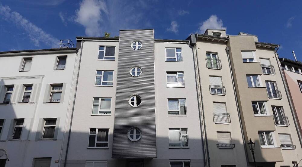 JUNGE UND MODERNE Wohnung IN ZENTRALER LAGE ! FÜR DEN KAPITANLEGER GUT VERMIETET