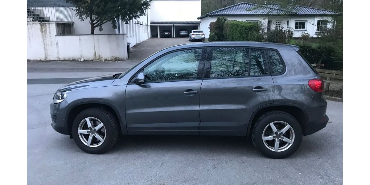 VW Tiguan 102.000 km 9.000 &euro; Remscheid 42857