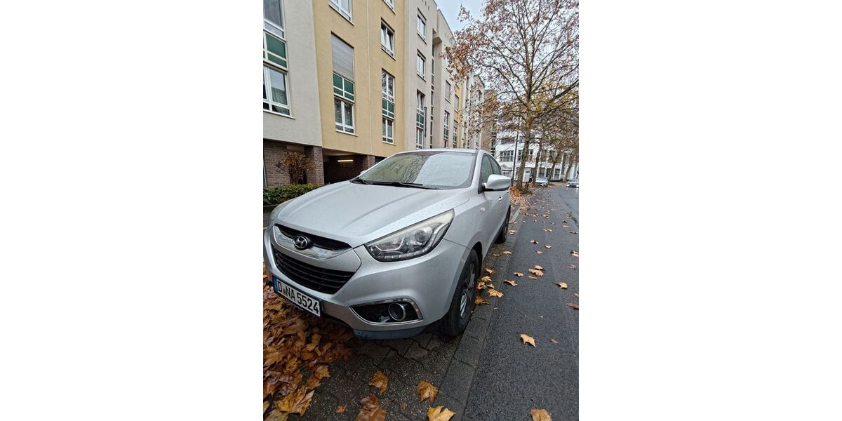 Hyundai ix35 123.000 km 11.999 € Düsseldorf 40476
