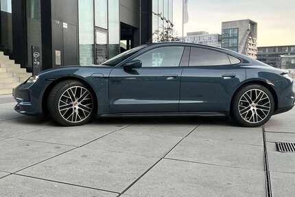 Porsche Taycan 2.000 km 114.000 &euro; Düsseldorf 40219