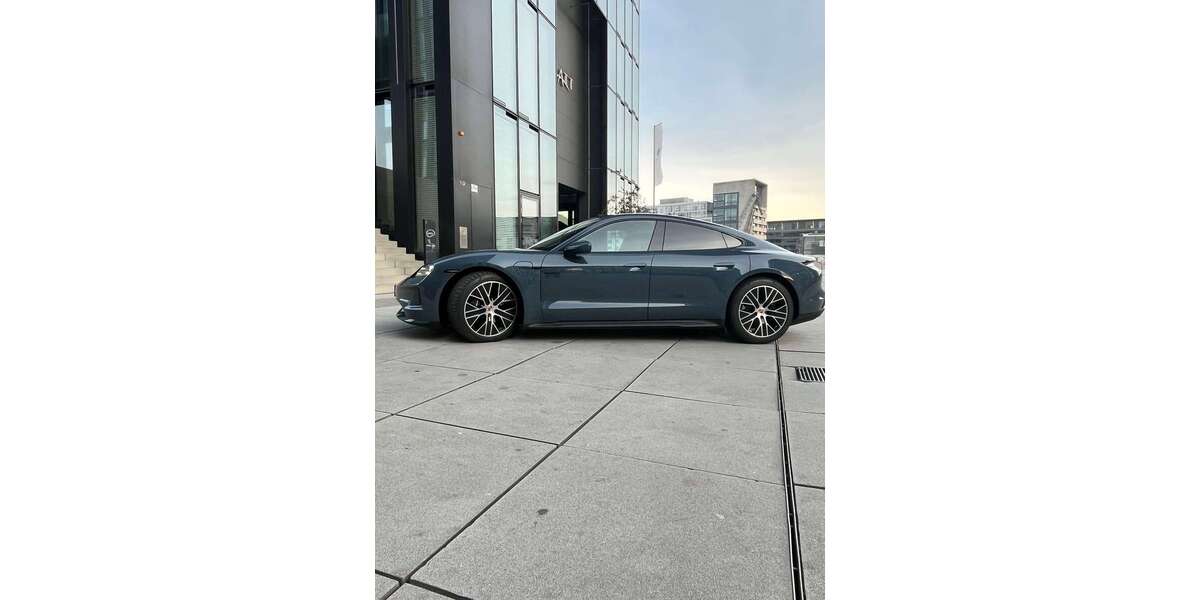 Porsche Taycan 2.000 km 114.000 &euro; Düsseldorf 40219