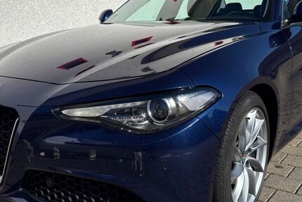 Alfa Romeo Giulia 165.814 km 11.990 &euro; Bergisch Gladbach 51467