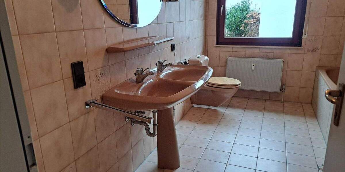 Etagenwohnung Kürten - 5 Zimmer, 170 m&sup2;, 1.360&euro; | Angebot:24780635