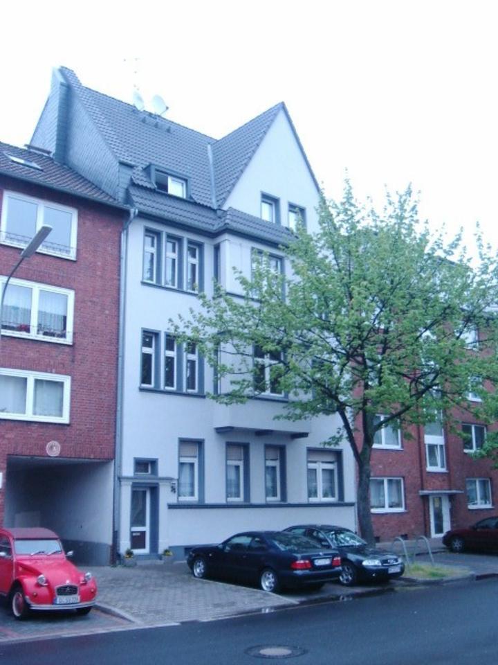 Mehrfamilienhaus in Neuss Nord (Stadtgrenze Düsseldorf-Heerdt)