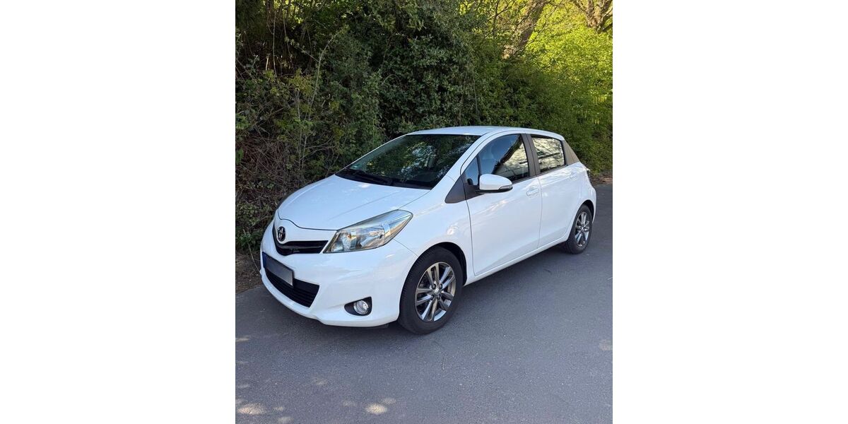 Toyota Yaris 71.500 km 9.450 &euro; Overath 51491