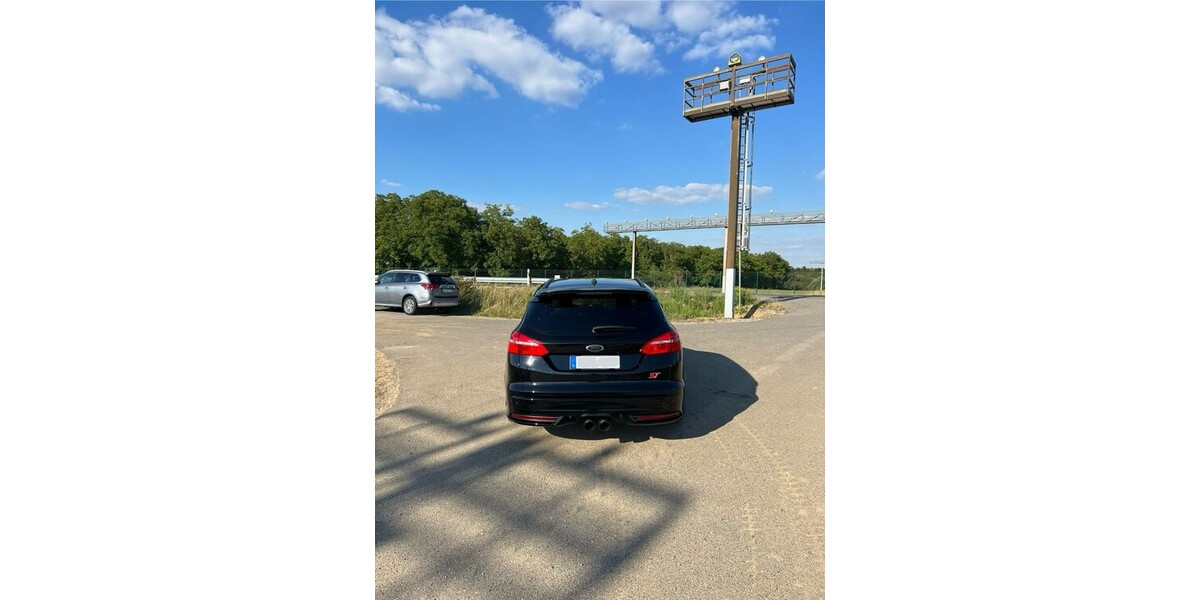 Ford Focus 82.000 km 17.400 &euro; Köln 50667