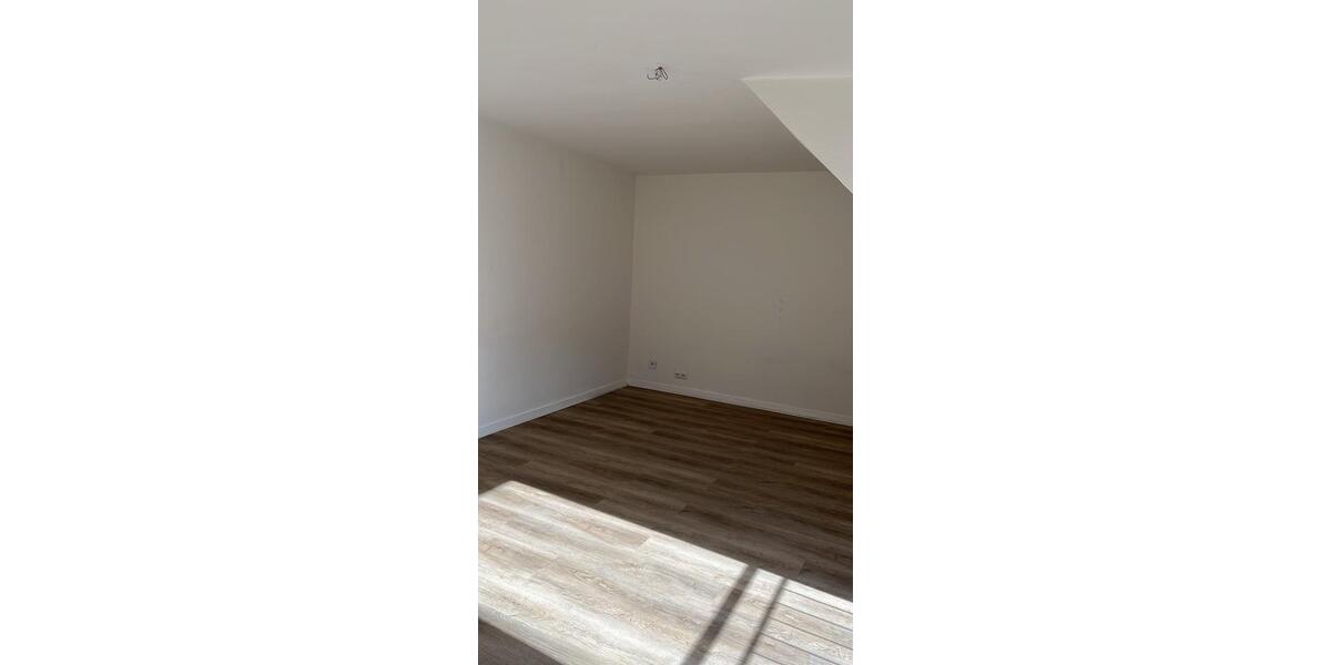 Dachgeschoßwohnung Düsseldorf Niederkassel - 3 Zimmer, 75 m&sup2;, 1.450&euro; | Angebot:27602962