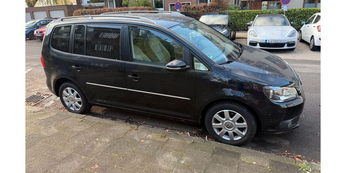 VW Touran 43.000 km 12.500 € Düsseldorf 40545