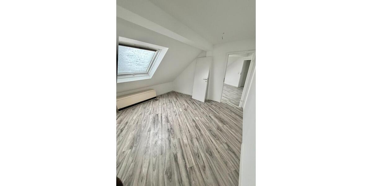 Dachgeschoßwohnung Wuppertal Eckbusch - 5 Zimmer, 90 m&sup2;, 900&euro; | Angebot:24434547
