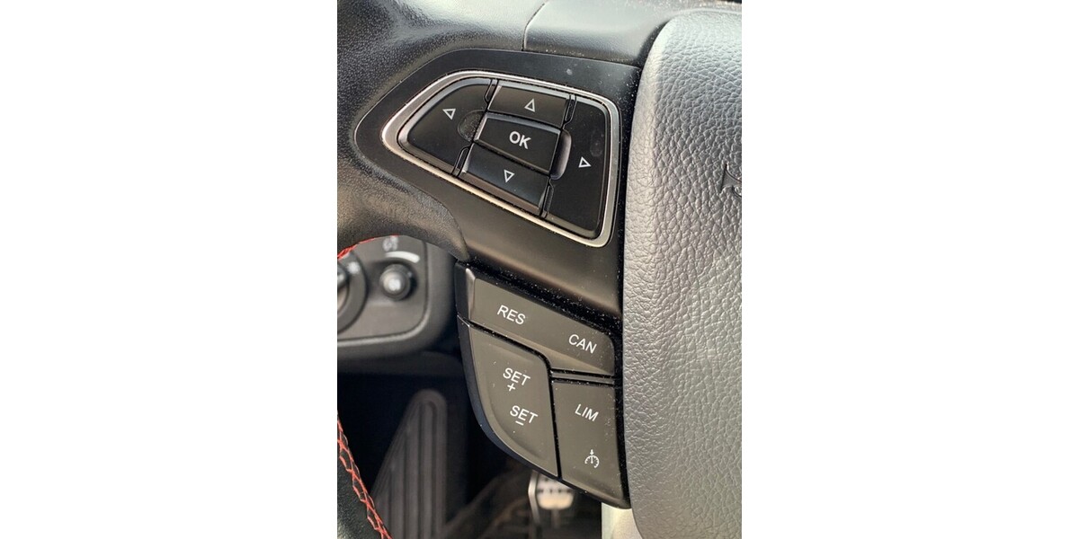 Ford Kuga 61.400 km 18.800 € Neuss 41460