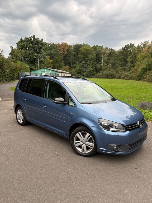 VW Touran 135.000 km 9.000 € Köln 50767