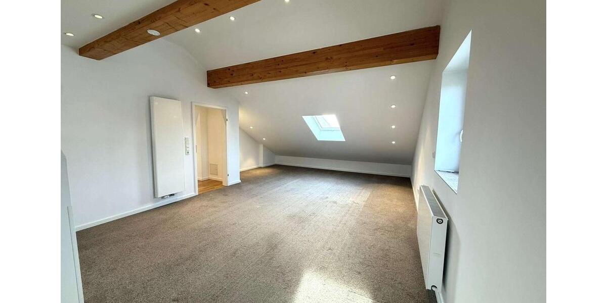 Dachgeschoßwohnung Pulheim - 3 Zimmer, 110 m&sup2;, 1.500&euro; | Angebot:24864409